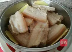 Illustration of how to make braised pork slices 5