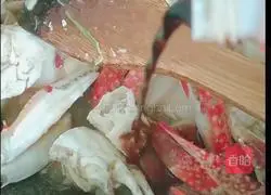 Illustration of how to make fried crab with rice cake 11