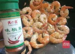 Illustration of how to make salt and pepper shrimp 4