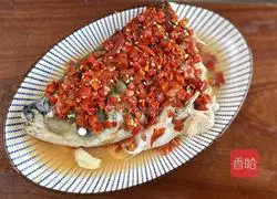 Illustration of how to make spicy fish head with chopped pepper 7