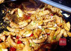 Illustration of how to make shredded pork with garlic sprouts 5