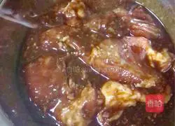 Guangdong - Illustration of how to make honey barbecued pork 3