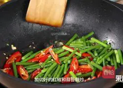 Fried snail slices with garlic sprouts Practice illustration 5