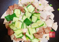 Illustration of how to make black pepper, beef and king oyster mushrooms 13