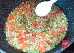Illustration of how to make peas with rotten meat in tomato sauce 11