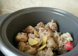 Illustration of braised pig trotters 5