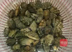 Illustration of how to make clam fans 1