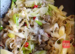 Illustration of how to make fried onion mutton rolls 9