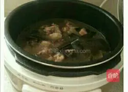 Illustration of how to make braised pig's trotters and kelp 6