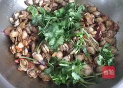 Illustration of how to make spicy fried sea melon seeds 10