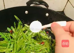 Illustration of how to make gluten-free bean shredded pork 13