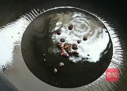 Illustration of how to make fried shredded pork with chives 5