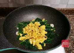 Illustration of how to make chrysanthemum scrambled eggs 13