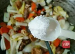 Stir-fried carrots and cabbage with marinade Practice illustration 5