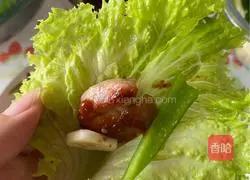 Illustration of homemade Korean lettuce-wrapped pork belly 6