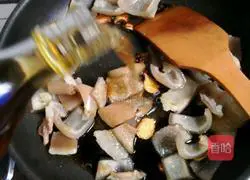 Illustration of how to make potato braised pork rinds 11