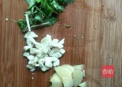 Illustration of how to make stir-fried pork with dried fragrant 3