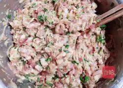 Illustration of how to make fried radish meatballs 8