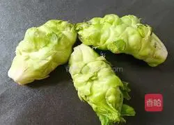 Illustration of how to stir-fry brussel sprouts with minced garlic 1