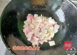 Illustration of how to make fried eggs with onions and fungus 5