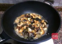 Illustration of how to make chicken with mushrooms 11