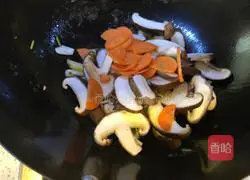 Illustration of how to make mushroom meat slices 10