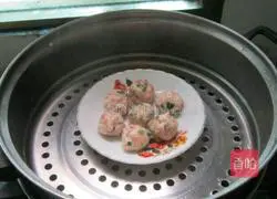 Illustration of how to make homemade pork meatballs 6