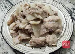 Illustration of how to stir-fry pork belly with peppers and carrots 5