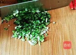 Illustration of how to make fried eggs with chives 2