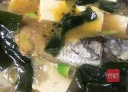 Illustration of how to cook crucian carp in pot with kelp and tofu 6