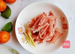 Illustration of how to make shredded pork with garlic sprouts 4