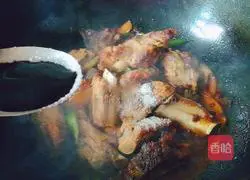 Illustration of how to make pork ribs and stewed potatoes 10