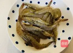 Illustration of how to make steamed seafood with garlic 1