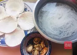 Illustration of how to make steamed scallops with garlic vermicelli 1