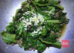 Illustration of how to make minced meat and lettuce 12