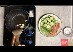 Qiye Food Notes/Illustration of how to make cucumber-fried ham 1