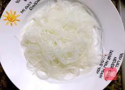 Illustration of how to make fried vermicelli with cabbage 5