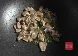 Illustration of how to make Youxian Dried Pork Stir-fried Pork 4