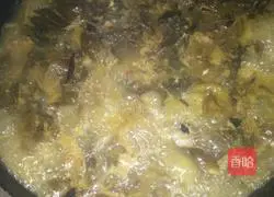 Illustration of home-style sauerkraut fish 6