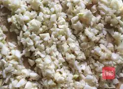 Illustration of how to make garlic scallops 5