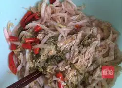 Illustration of how to make pickled cabbage and beef skin 5