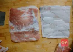 Illustration of how to make spicy short crispy pork 1