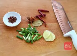 Illustration of how to make chestnut roasted pork ribs 5