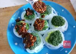 Illustration of how to make steamed broccoli with golden garlic vermicelli 10