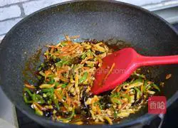 Illustration of how to make fish-flavored shredded pork 9