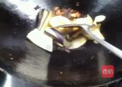 Illustration of how to make salted fish and eggplant stew 13