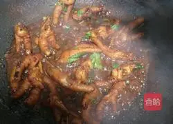 Illustration of how to make spicy chicken feet 17