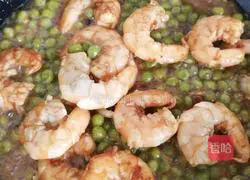 Illustration of how to make fried peas and shrimps 8