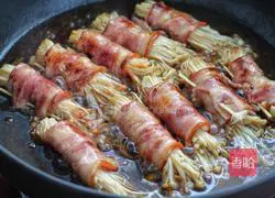 Illustration of how to make pan-fried bacon enoki mushroom rolls 10