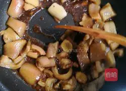 Illustration of how to make braised pork rinds with potatoes 12